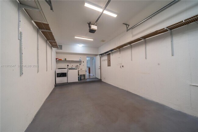 Building Photo - 5327 SW 40th Ave