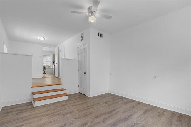 Building Photo - 1125 Christie Dr