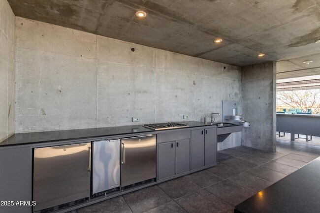Building Photo - 7120 E Kierland Blvd