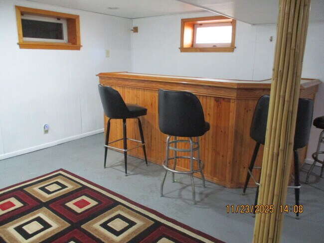 Building Photo - 9737 Warren Ave