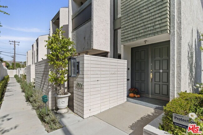 Building Photo - 9501 W Olympic Blvd