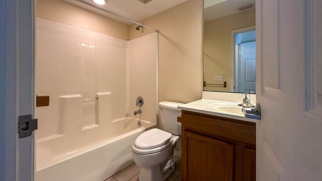 Building Photo - 6944 Rosemont Dr