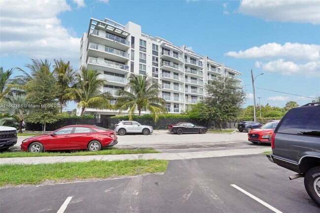 Building Photo - 13800 Highland Dr