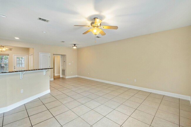 Building Photo - 532 Maple Ave