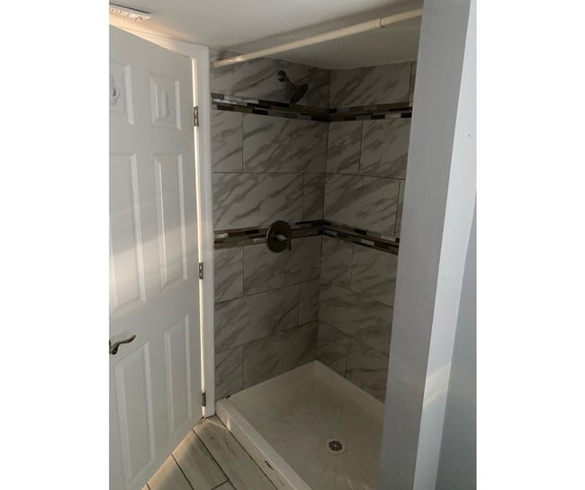 Building Photo - 438 Main St