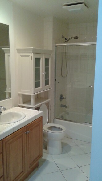 Building Photo - 1435 Lomita Blvd