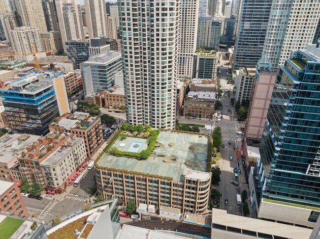 Building Photo - 400 N La Salle Dr