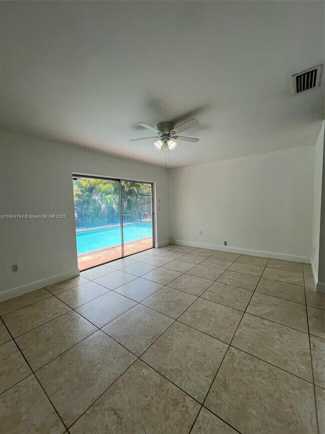 Building Photo - 14605 SW 75th Ave