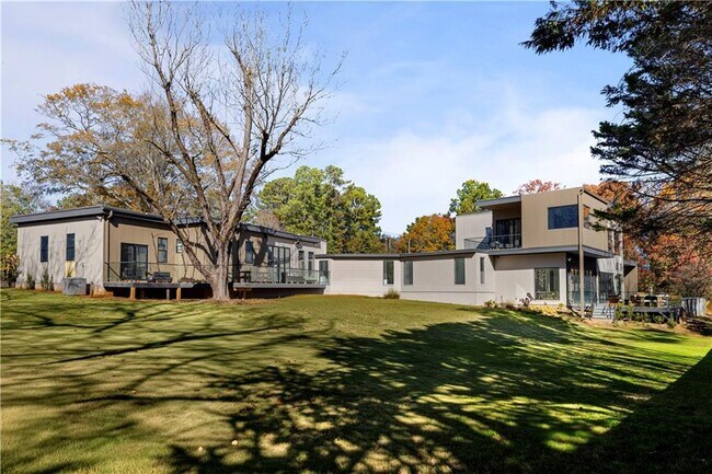 Building Photo - 3600 Lower Roswell Rd