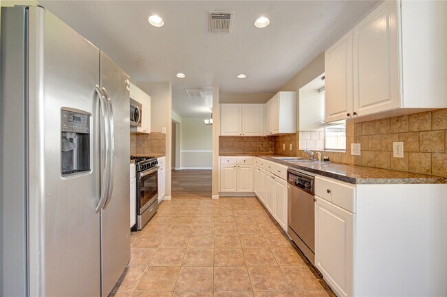 Building Photo - 138 W New Meadows Dr