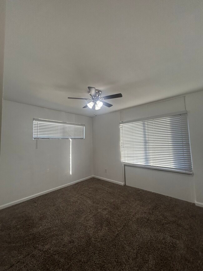 Building Photo - 250 Linden Ave