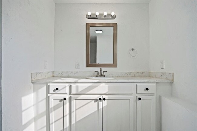 Building Photo - 609 SW 30th St