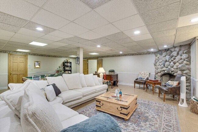 Primary Photo - 7 Creekside Ln