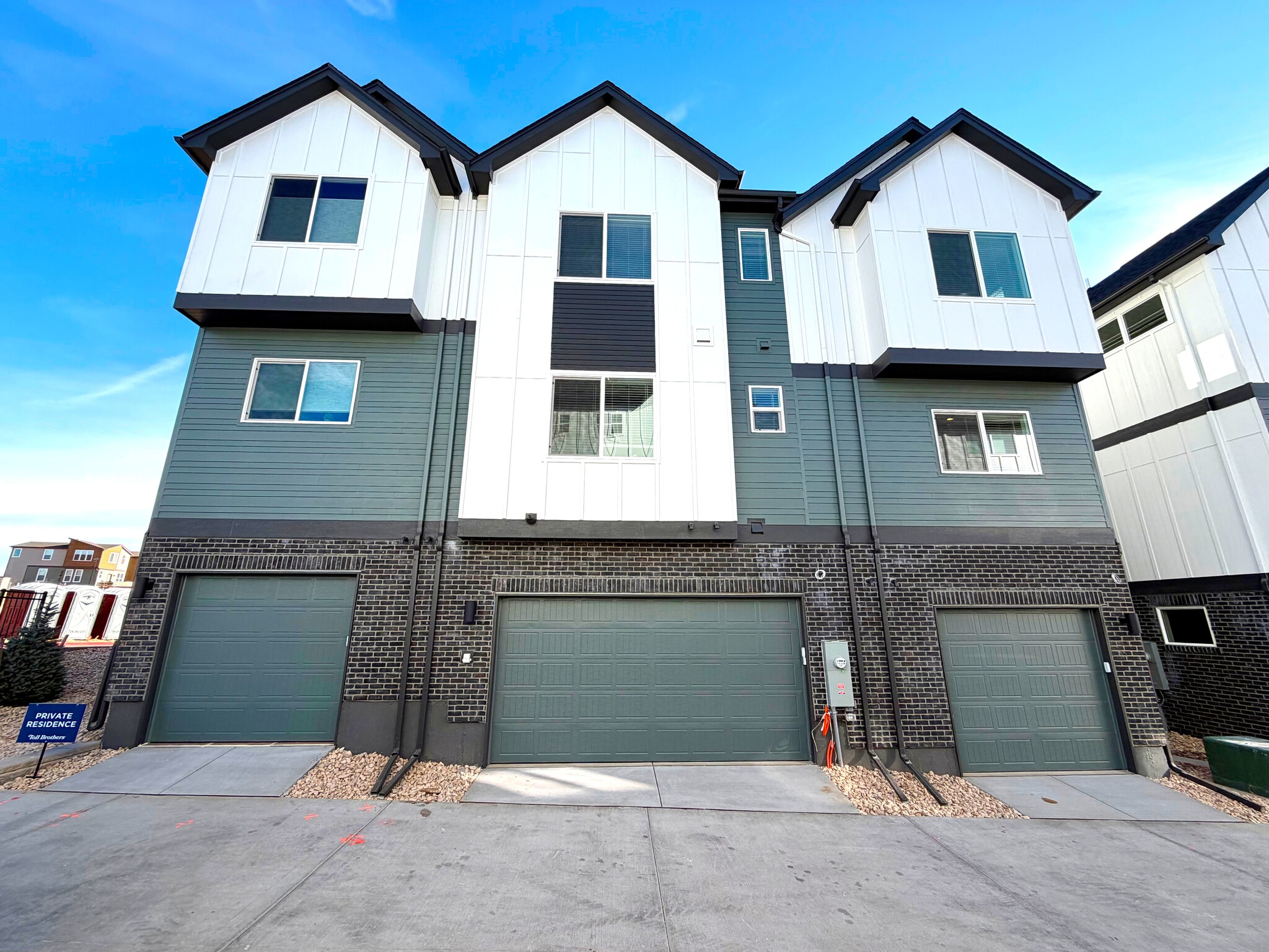 Building Photo - 7174 Clove Hitch Hts