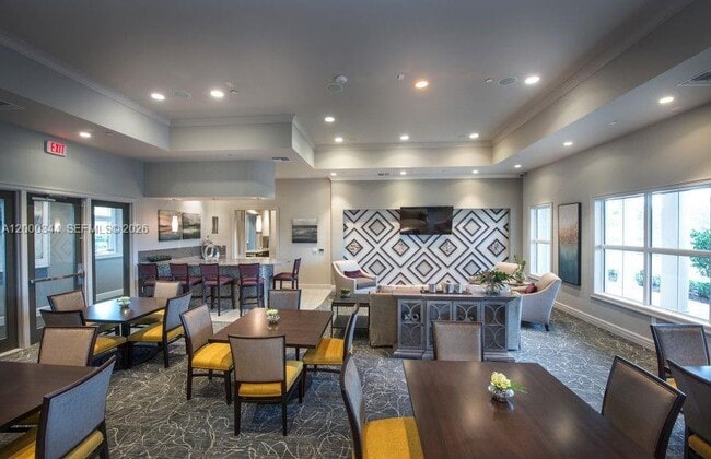 Building Photo - 2485 Primrose Pl