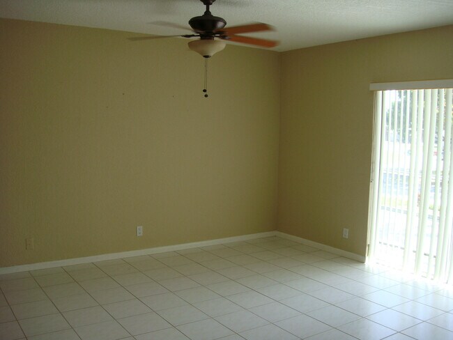 Building Photo - 491 W Camino Real