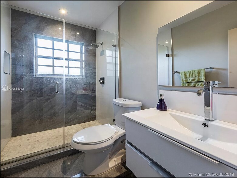 Building Photo - 5322 Orduna Dr