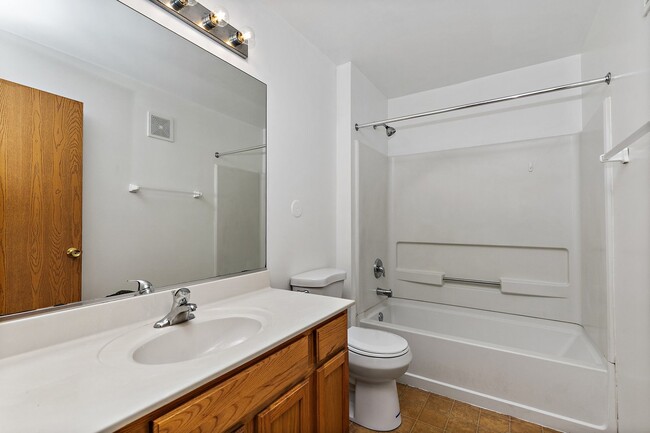 Building Photo - 1809 Silverstone Dr