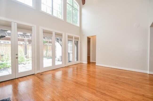 Building Photo - 7626 E Jordan Cove