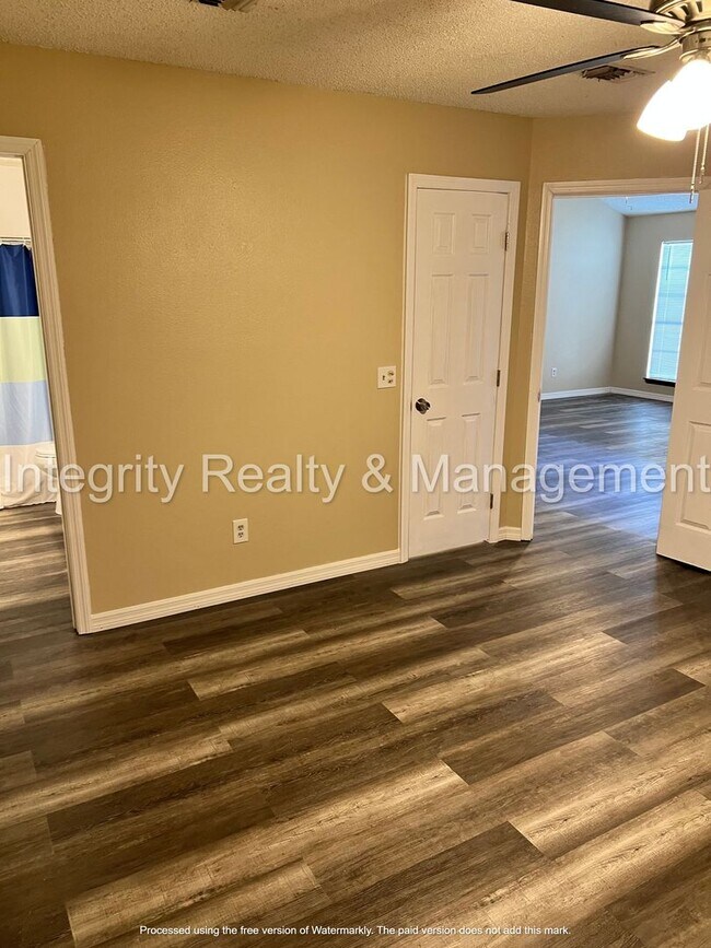 Building Photo - Charming cottage feel 3-bedroom, 2-bathroom house