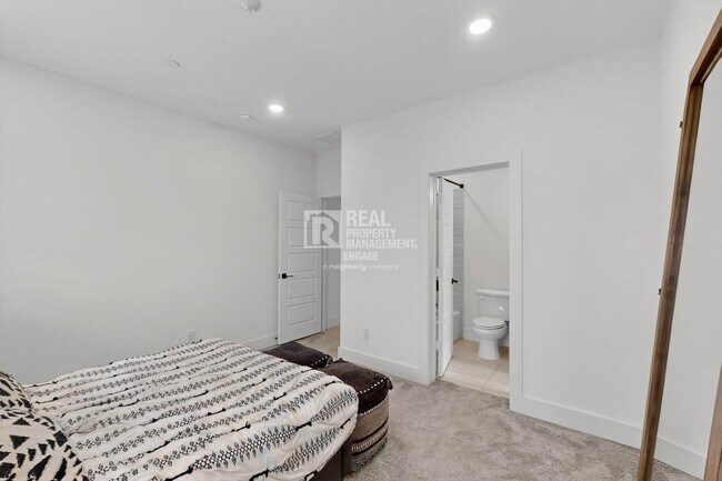 Building Photo - 1077 Maverick Dr