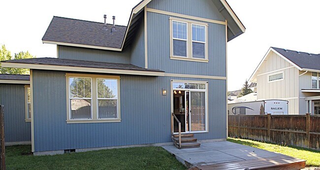 Building Photo - Charming 3-Bedroom Home in NE Bend – Close...