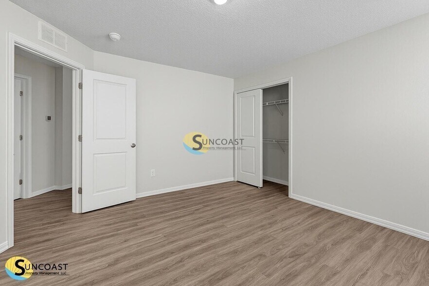 Building Photo - 6414 Sweetbay Ln