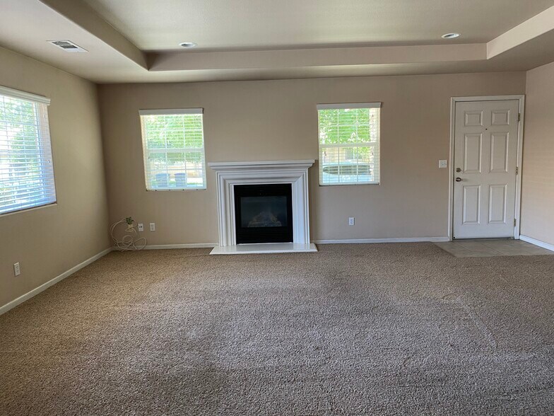 Building Photo - 2301 N Vickie Ct