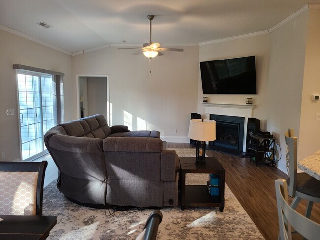 Building Photo - 3 Bedroom 2 bath home - The Landing at Mil...