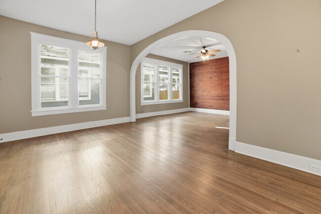 Building Photo - 415 Boulevard St