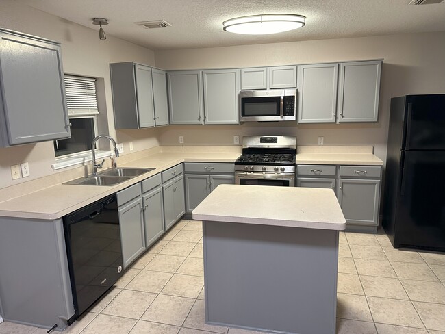 Kitchen - 4811 Pebble Bluff Ln