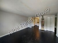 Building Photo - Renovated two bedroom near Harden Street - 50% off first month's rent!