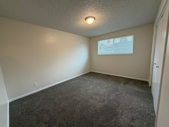 Building Photo - Beautiful 4 bed 2 bath home in Boise just off E Bergeson St