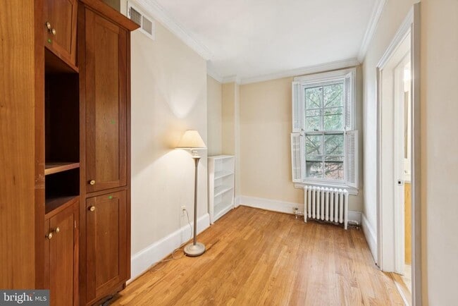 Building Photo - 1225 30th St NW