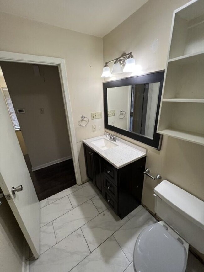 Building Photo - Brightside View