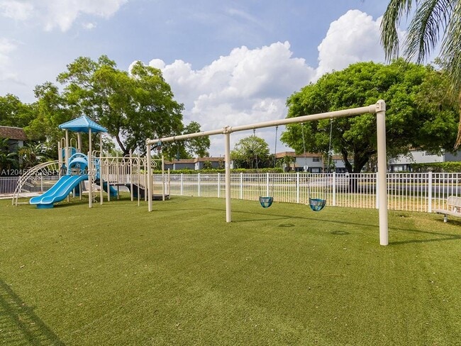 Building Photo - 4648 NW 9th Dr