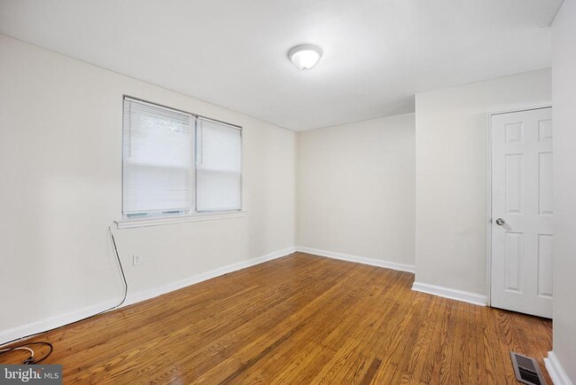 Building Photo - 5324 N Marvine St
