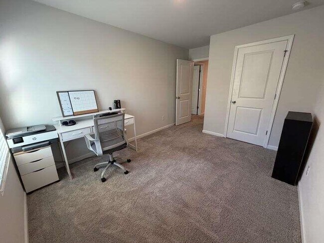 Building Photo - 7565 Knoll Hollow Rd