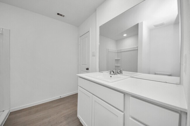 Building Photo - 16831 Spotted Oak Dr