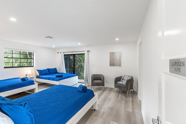 Building Photo - 807-809 Southwest 14th Court-SI FL2-ID1475657P