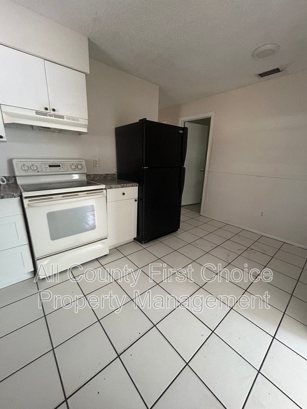 Building Photo - 916 Lake Palms Dr