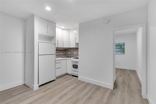 Building Photo - 2539 S Bayshore Dr