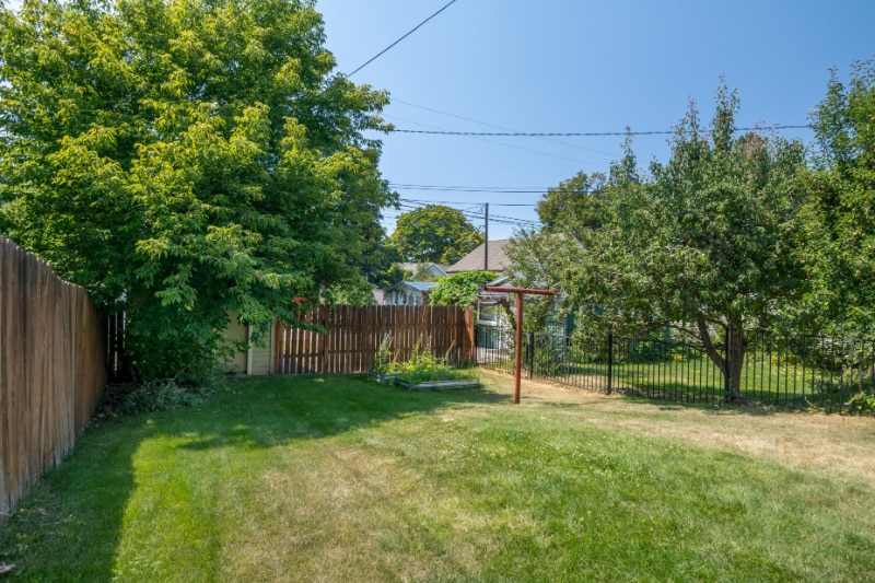 Building Photo - 1015 Poplar St