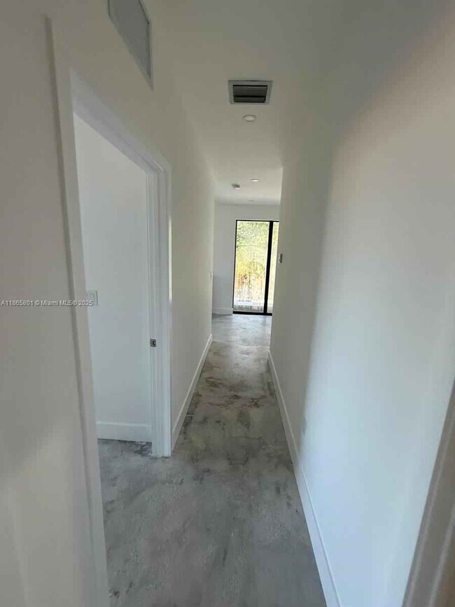Building Photo - Northwest 99th Terrace, Miami, FL 33147 - 4 BR 3 BA townhouse
