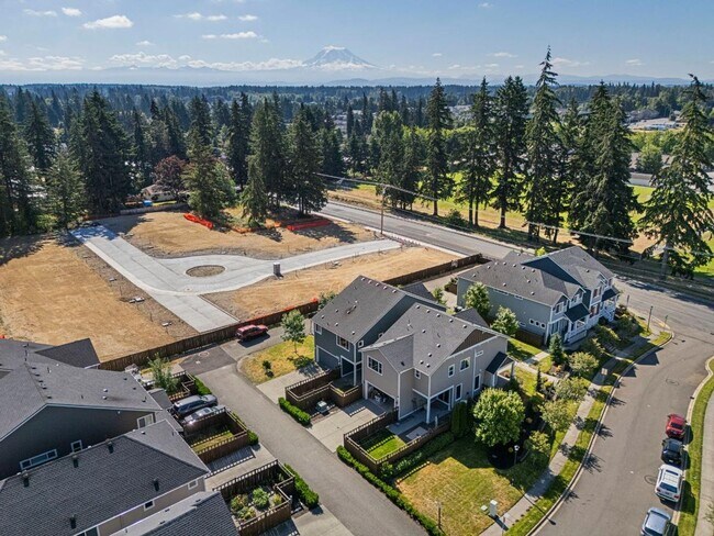 Building Photo - Beautiful Puyallup Corner Lot Home with Office, A/C, Formal Dining & Bonus Loft!