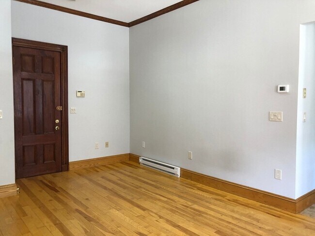 Building Photo - 393 Marlborough St