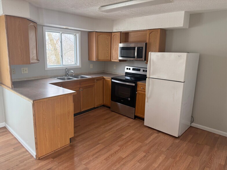 Building Photo - 447 S Washington St