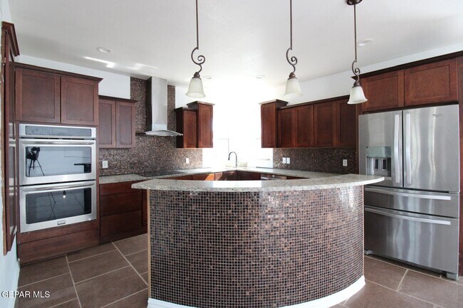 Building Photo - 561 Agua De Mar