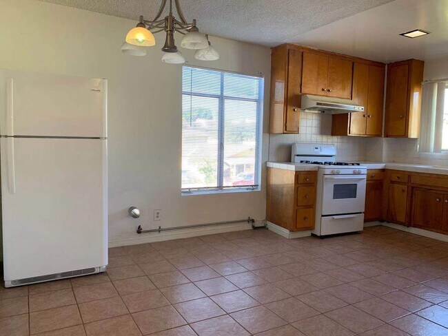 KITCHEN - 1510 Talmadge St