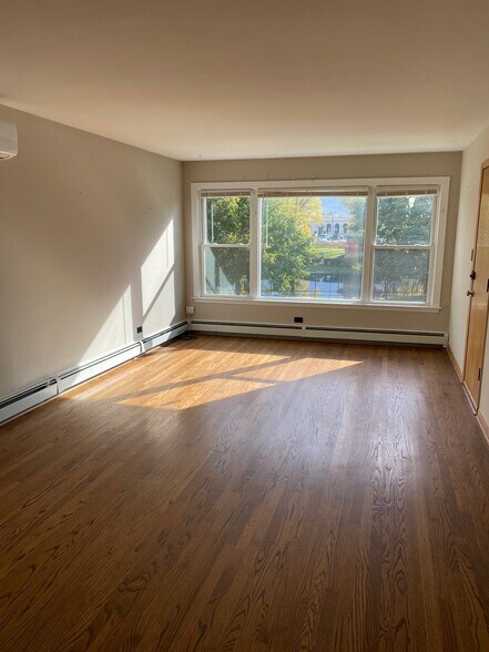 Building Photo - 8252 W 95th St